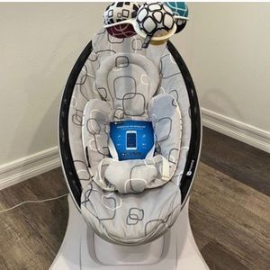 4moms mamaroo in box + infant insert